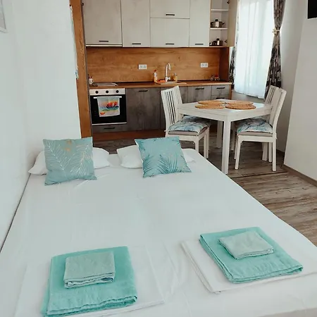 Apartment Teddy's Sea View *